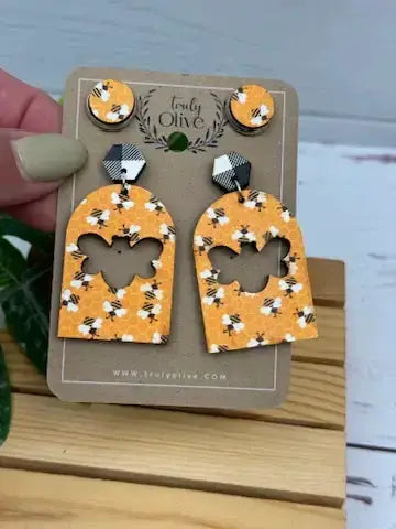 Truly Olive Adorable Bumble Bee Earrings - Earrings Dangle Earrings