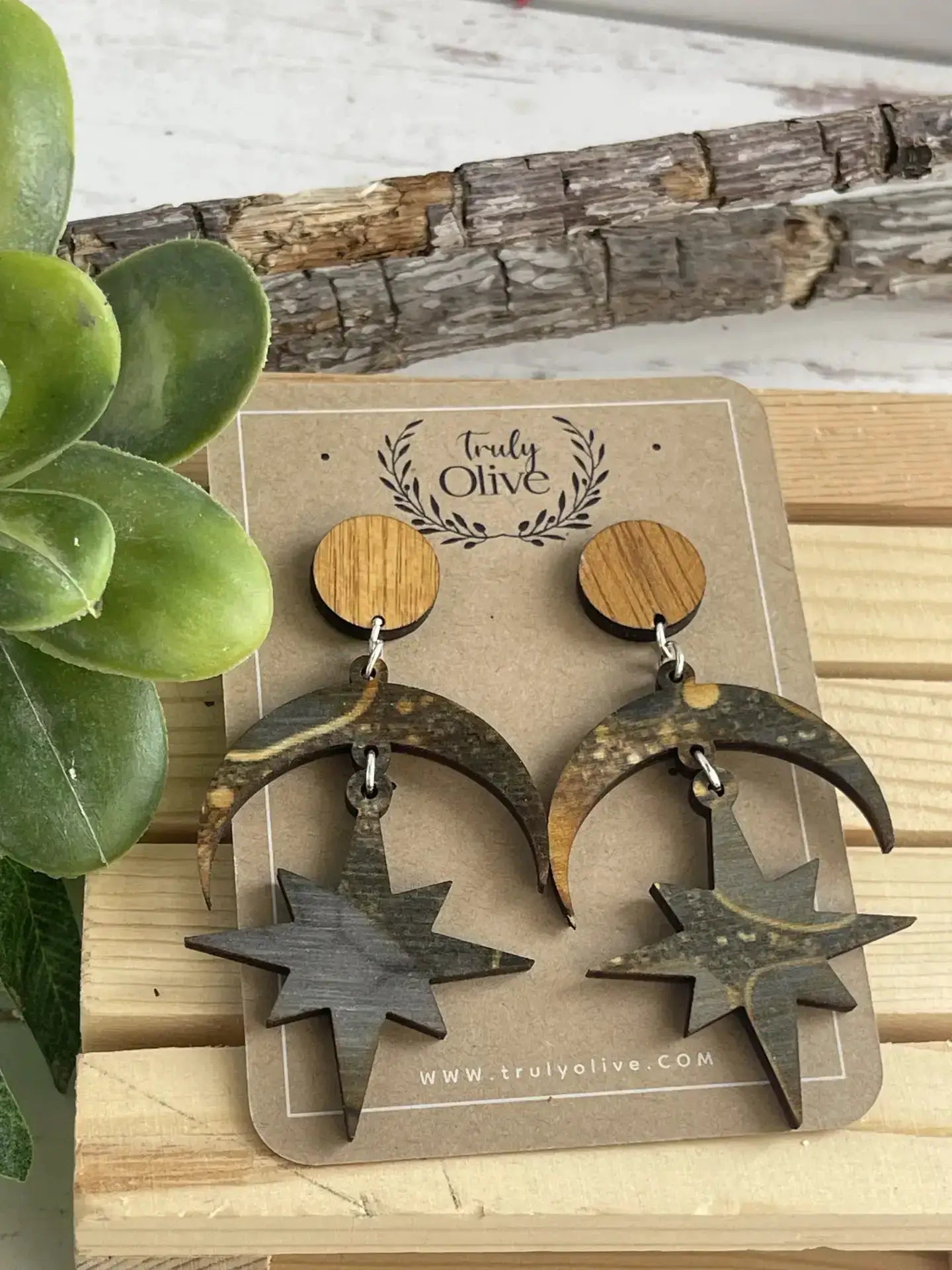 Truly Olive Discover the Elegance of Moon and Stars Dangle Earrings - Earrings Dangle Earrings