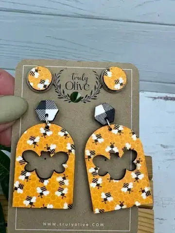 Truly Olive Adorable Bumble Bee Earrings - Earrings Dangle Earrings