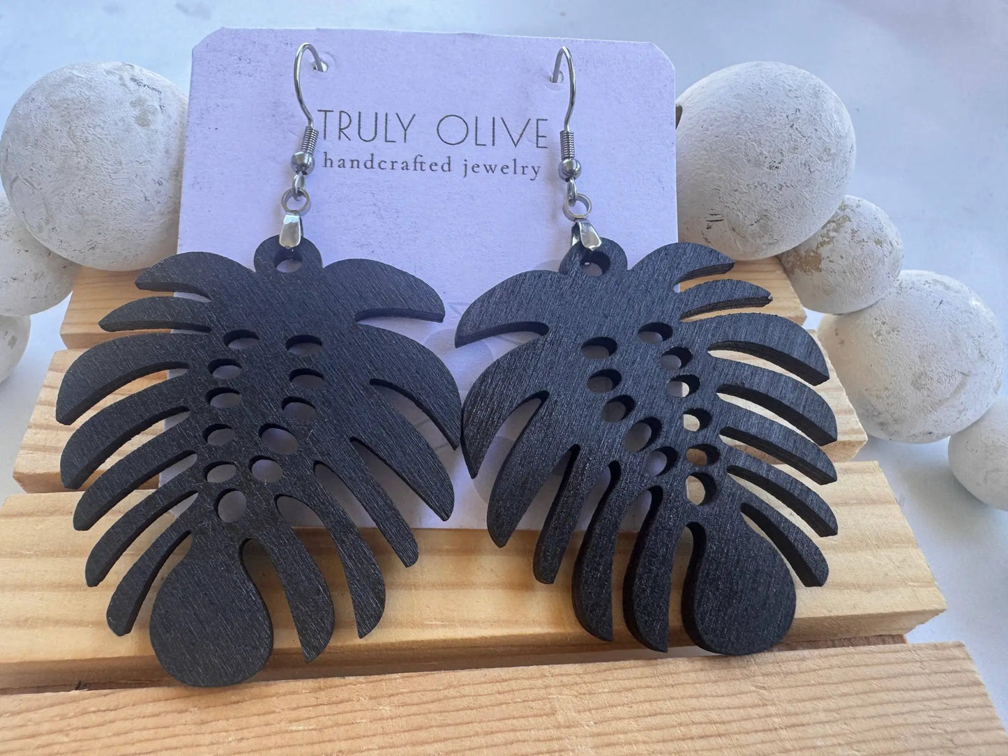 Truly Olive Exotic Leaf Shape Earrings - Earrings Dangle Earrings