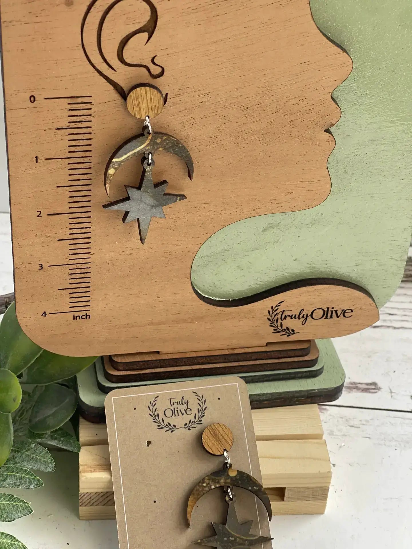 Truly Olive Discover the Elegance of Moon and Stars Dangle Earrings - Earrings Dangle Earrings